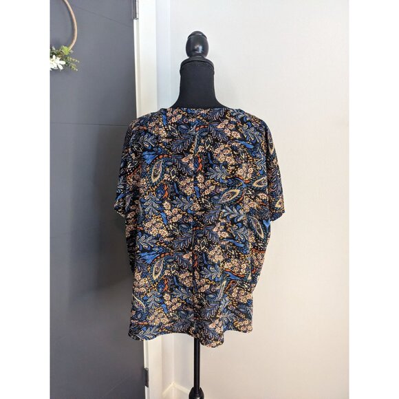 Buckle Daytrip Leafy Printed Woven Boxy V-neck Textured Top - M - Picture 3 of 8